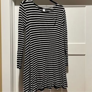 🦋2/$15🦋 Old Navy Black & White Striped Long Sleeve T-Shirt Dress